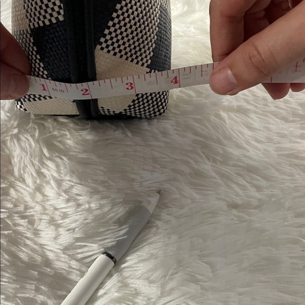 Kate Spade black and cream checkered purse - Picture 7 of 10